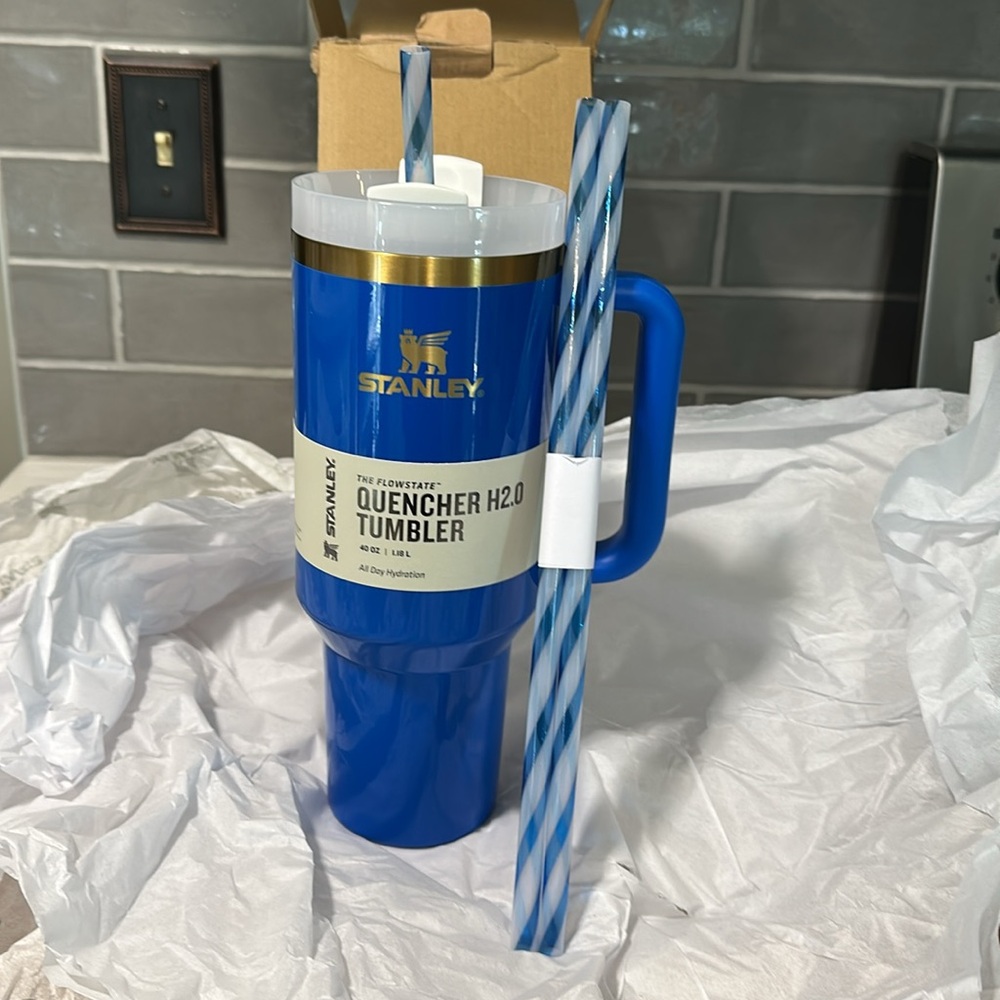 NIB Stanley Arctic Twist The Quencher H2.0 Flowstate Tumbler 40 OZ